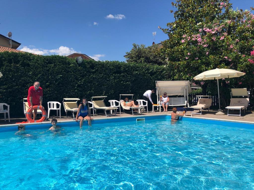 Hotel Capitol San Mauro Mare Eksteriør bilde