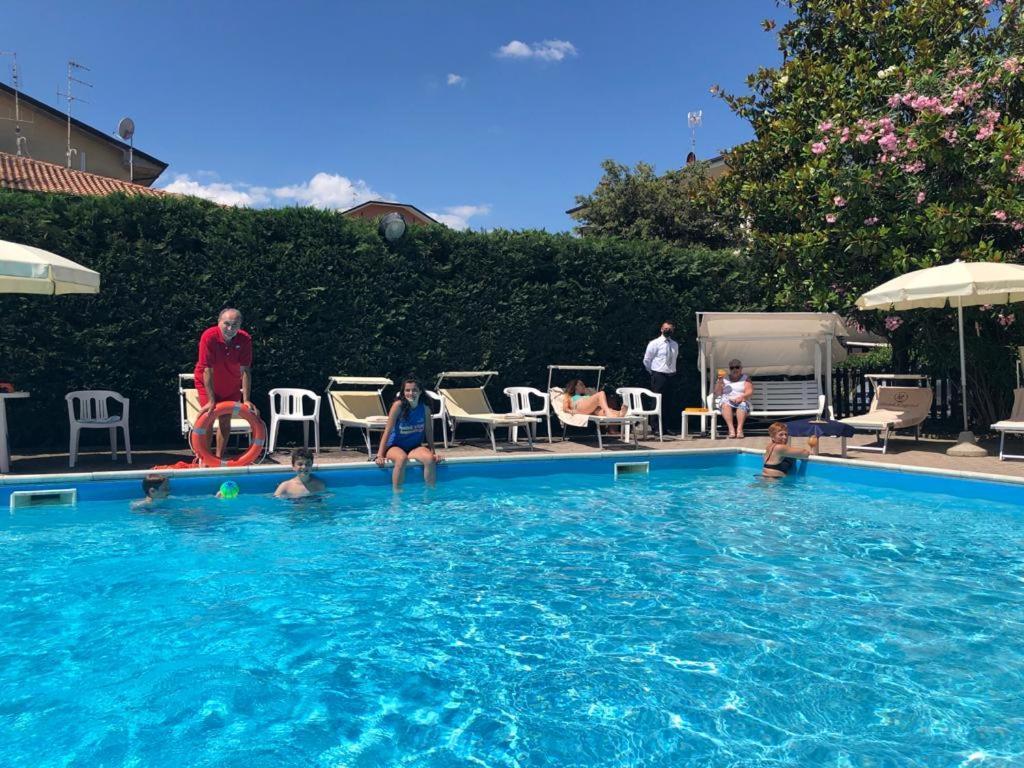 Hotel Capitol San Mauro Mare Eksteriør bilde