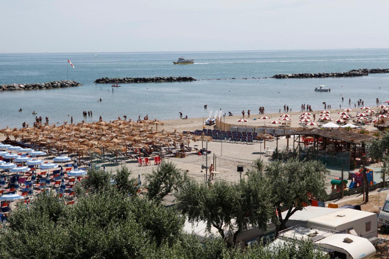 Hotel Capitol San Mauro Mare Eksteriør bilde