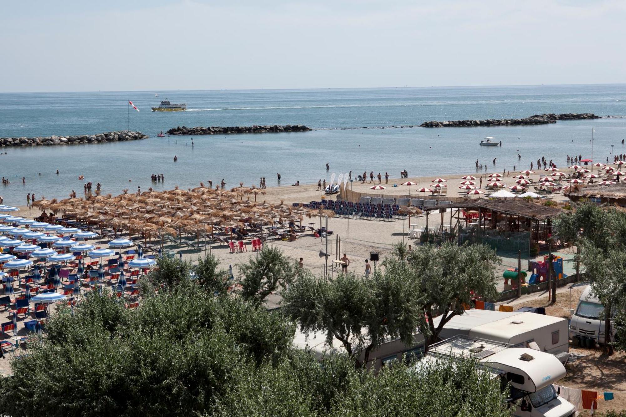 Hotel Capitol San Mauro Mare Eksteriør bilde