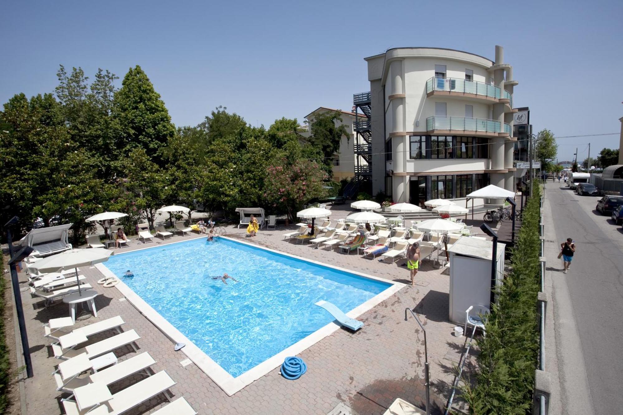 Hotel Capitol San Mauro Mare Eksteriør bilde